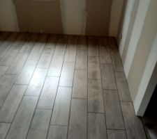 Début carrelage chambre parentale