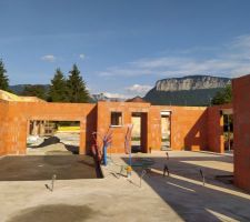 Coulage dalle du garage et élévation des murs terminés