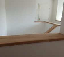 Escalier et menuiseries posés, reste plus qu a teindre le bois, mettre la barre de seuil, finir les plinthes et le silicone. Garde-corps sera mis fin octobre debut novembre ?