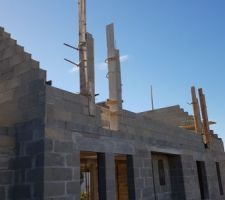 D&eacute;but de l'&eacute;l&eacute;vation des murs et pignons de l'&eacute;tage