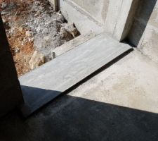 Préparation appuis fenêtres et seuils de porte.
(porte du garage)