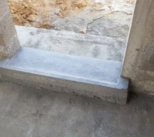 Préparation appuis fenêtres et seuils de porte.
(porte d'entrée)