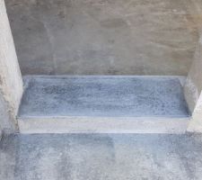 Préparation appuis fenêtres et seuils de porte.
(porte d'entrée)