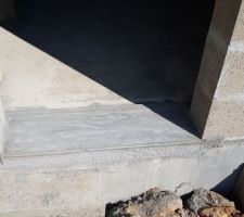 Préparation appuis fenêtres et seuils de porte.
(porte du garage)