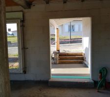 Escalier ext&eacute;rieur coffr&eacute; et coul&eacute;