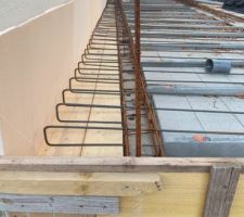 Début de pose du ferraillage de la dalle en porte à faux