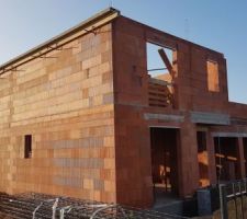 Pose blocs de chaînage formant corniche