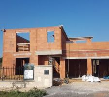 Pose blocs de chaînage formant corniche