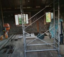 1er &eacute;tage ancien plancher bois tr&egrave;s abim&eacute;, on veut remplac&eacute;