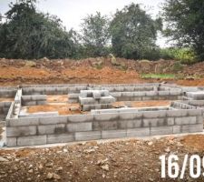 &Eacute;l&eacute;vation des murs du vide de construction