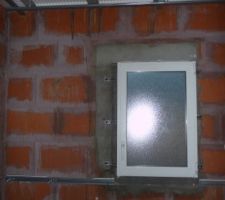 La fenetre de la salle de bain déplacée