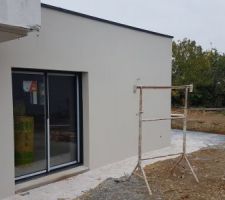 Enduit gratté blanc façade extension