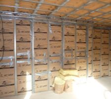 CHambre RDC, mur avec garage