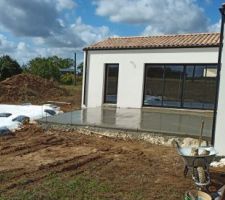 La préparation de la terrasse est faite , attente de la toupie pour coulé