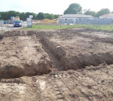 Fondations prêtes à être coulées, début de chantier