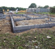 Montage des murs de fondations sur vide sanitaire (avril 2019)