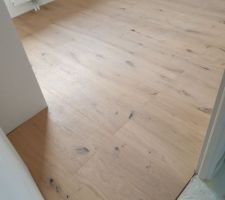 Pose du parquet dans la chambre "page blanche"