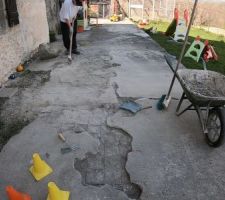 Avril 2020: Pendant le confinement, j'en avais marre de décaisser mon salon, alors j'ai fait une petite pause de deux jours pour réparer un peu ma terrasse, qui commençait vraiment à se détériorer! 

Photos tirées de l'épisode 18 de - La rénovation de Koggy - https://bit.ly/KoggyEP18