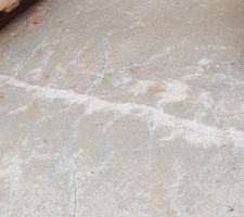 Dalle coulee, fissures , normal??