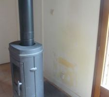 Pose du poele INVICTA 7 KW trop près du mur