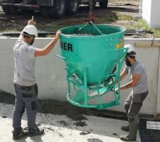 Coulage de la dalle béton de la piscine