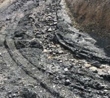 Chemin après passage du maçon, écoulement de la pompe