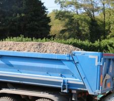 Hop ! 1 premier camion arrive