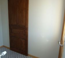 La porte des toilettes