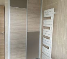 Placard salle de bain des filles à l'étage