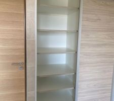 Placard salle de bain des filles &agrave; l'&eacute;tage