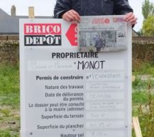 1er jour d'affichage du panneau de permis de construire !
vue rapprochée