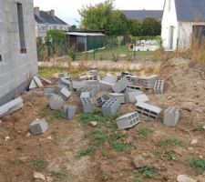 Les parpaings tombés de la palette...