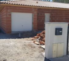 Huisseries et toiture pos&eacute;es