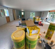 Les premi&egrave;res plaques sont pos&eacute;es aux murs !