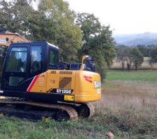 La pelle du terrassier a la veille du début des travaux - 2
