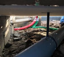 Fixation des évacuations au plancher avec des colliers RectoFix