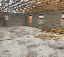 Le commencement de la charpente... ça prend forme !