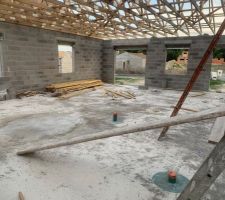 Le commencement de la charpente... ça prend forme !