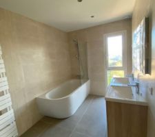 Vue salle de bain principale étage