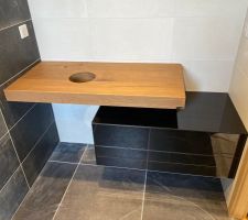 Le meuble de la salle de bain parentale prend vie !...
