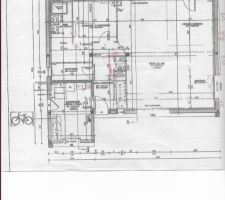 Plan de maison avec rectification en rouge