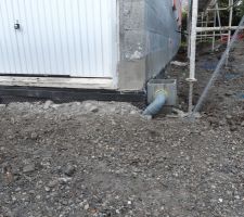 Enduit d'&eacute;tanch&eacute;it&eacute; / hydrofuge mis sur parois verticale et solin.