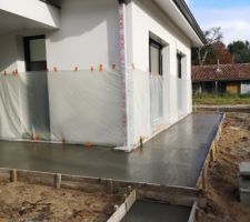 Piscine/terrasse : terrasse coulée, du très beau travail !