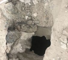 Voici une photo de mon sol o&ugrave; l?on peut voir une poutrelle sectionn&eacute;e par le plombier.