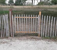 Création d'un portillon dans la ganivelle pour passer de chez nous à ... chez nous.