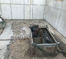 Préparation de 2 regards d'évacuation d'eaux vers la terre