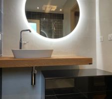 Pose du meuble de la salle de bain parentale. Enfin !