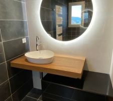 Pose du meuble de la salle de bain parentale. Enfin !
