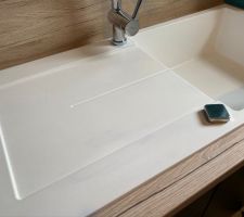 Evier buanderie t&acirc;ch&eacute;, signal&eacute; &agrave; la pose...