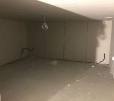 Isolation et pose des cloisons terminées au sous-sol